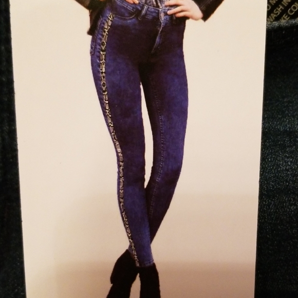 Size 3 Juniors snake print striped skinny jeans - Picture 7 of 8